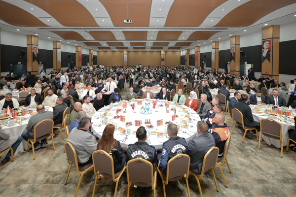 Başkan Vekili Aksoy, çalışma arkadaşlarıyla iftarda buluştu<