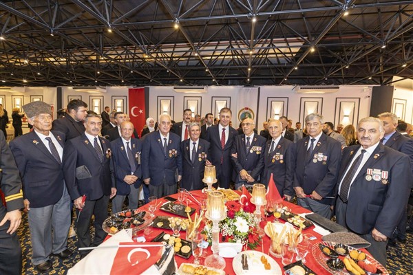 İzmir’de Cumhuriyet’in 103’üncü yılı resepsiyonla kutlandı<
