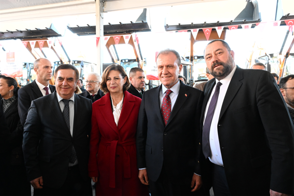 Başkan Ünlüce, araç teslim törenine katıldı<