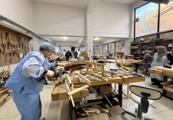 Ahşap Tasarım ve Mobilya Atölyesi, faaliyetlerine devam ediyor<