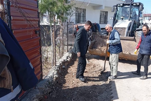 Silvan'da  bozulan yolların onarım çalışmalarına devam ediliyor