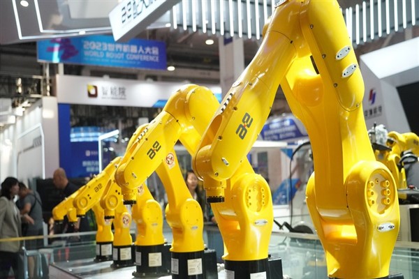 Çin 2022’de rekor sayıda endüstriyel robot kurdu