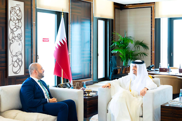 Al Thani, Avrupa Birliği Büyükelçisi Tudor ile bir araya geldi<