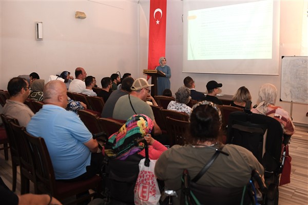 Engelliler bireyler haklarını Osmangazi’de öğrendi<