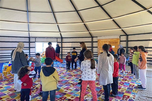 Harran Üniversitesi, depremden etkilenen çocuklar için oyun ve eğitim alanı kurdu