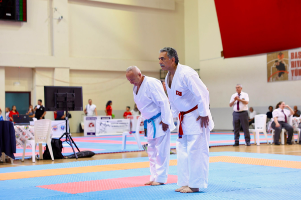 Uluslararası Gemlik Karate Turnuvası'nda 29 il ve 15 ülkeden sporcular buluştu<