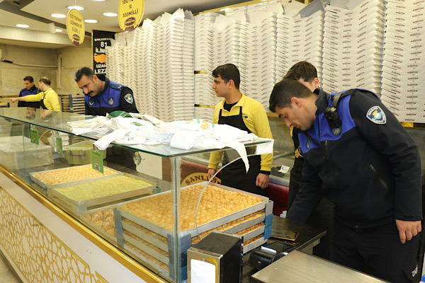 Haliliye’de Ramazan Bayramı öncesi tatlı ve şeker denetimi yapıldı