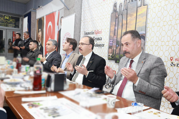 Vali Kızılkaya, vatandaşlarla iftarda bir araya geldi<