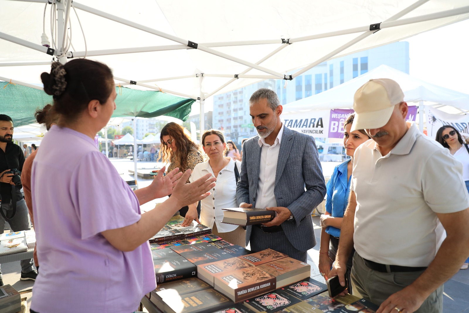 Eş Başkan Dündar, Kürtçe Kitap Günleri'nde dil ve edebiyat vurgusu yaptı<