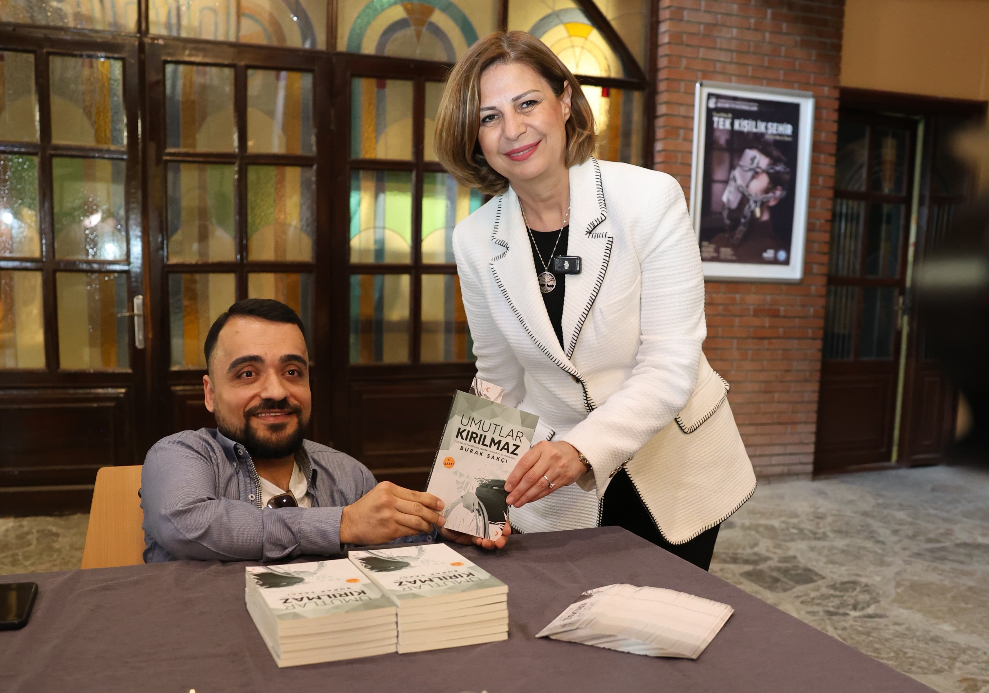 Başkan Ünlüce, cam hastası Burak Sakçı ile bir araya geldi<