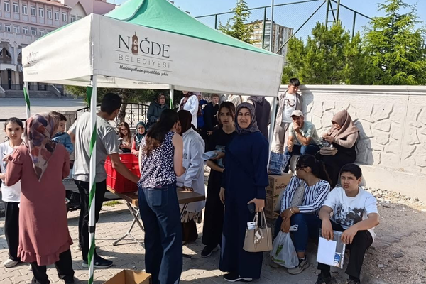 Niğde’de LGS günü öğrenci ve velilere ikram desteği<