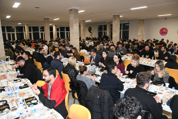 Başkan Genç, KTÜ’lü öğrencilerle iftar sofrasında buluştu<