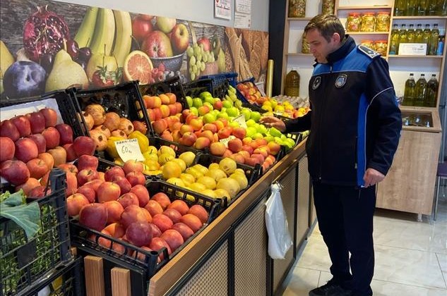 İnegöl Zabıtası'ndan manavlara denetim<