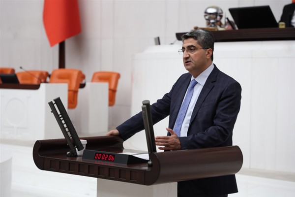 Ekmen: Zeytinyağı üretiminde yüzde 35 oranında düşüş yaşandı<