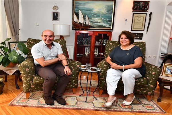 İzmir 100. Yıl Anı Evi’ne ressam Ayla Erdur’dan bağış