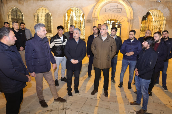 Başkan Kuş, Balıklıgöl ve çevresinde devam eden aydınlatma çalışmalarını inceledi<