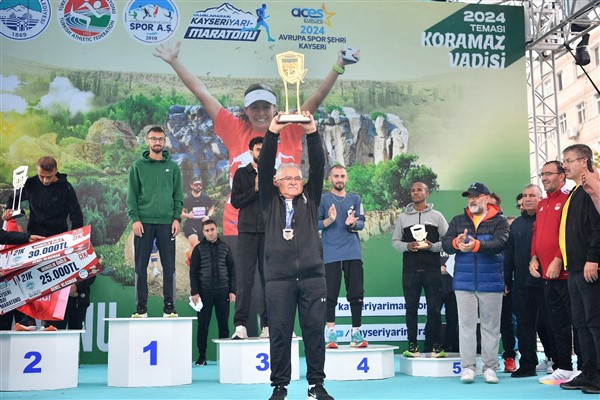 Başkan Büyükılıç, vatandaşları Uluslararası Kayseri Yarı Maratonu’na davet etti