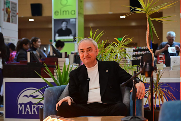 Başkan Kocagöz, Kepez Kitap Fuarı'nın yayın stüdyosuna konuk oldu