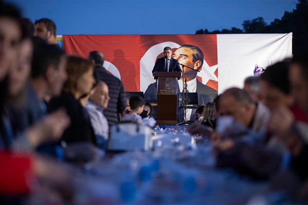 Başkan Tugay: Bu sofralarda geleceğe dair umutlanıyoruz