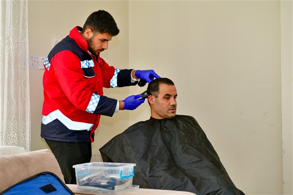 Esenyurt Belediyesi’nden bayram öncesi evde bakım desteği<