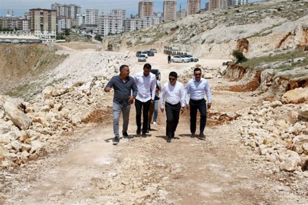 Mardin Büyükşehir heyeti, Ravza-Kasımiye yolu çalışmalarını inceledi<