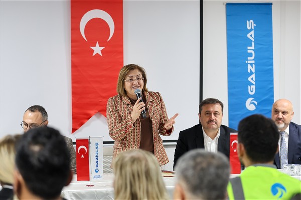 Başkan Şahin, belediye çalışanlarıyla bir araya geldi<