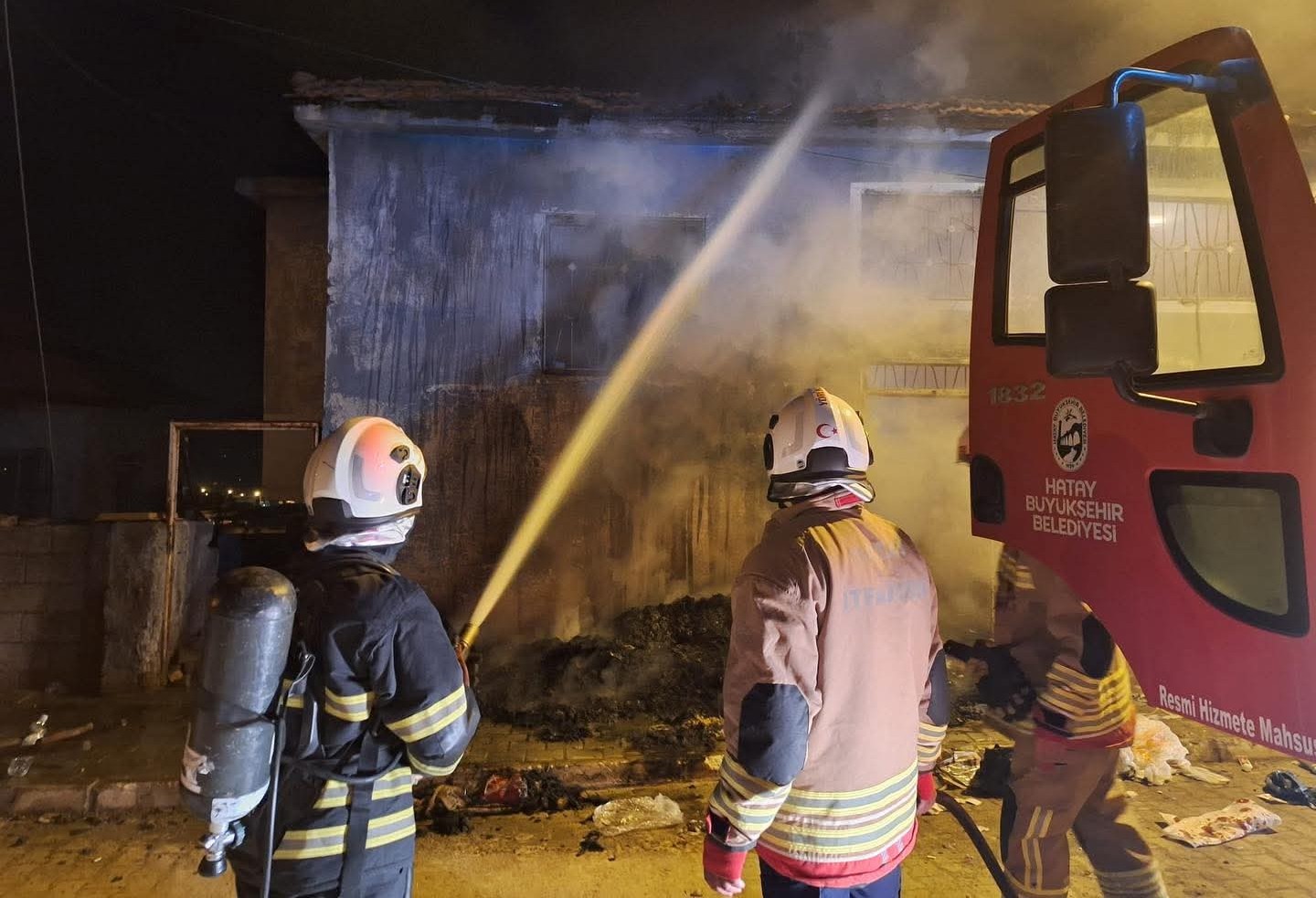 Hatay'da mesken yangını<