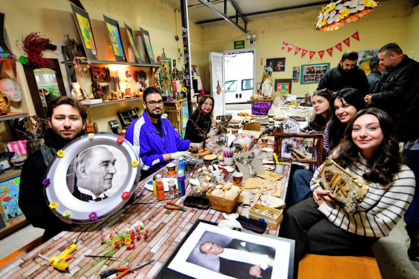 Bornova’da “Atıktan Sanata Genç Bakış” etkinliği düzenlendi<