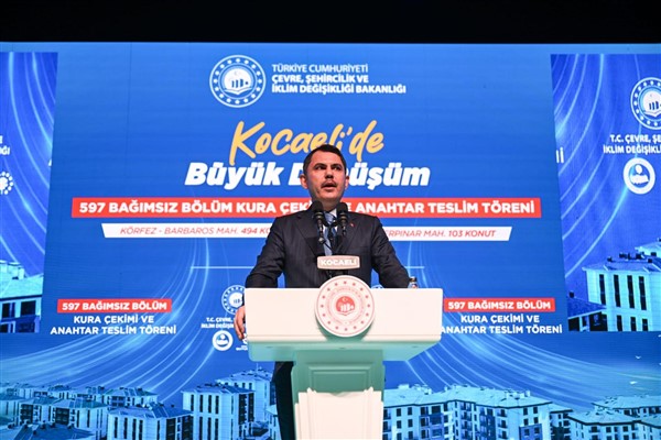 Bakan Kurum: İzmir ve Bilecik’teki yangınlarda 415 ev ve işyeri ağır hasar aldı