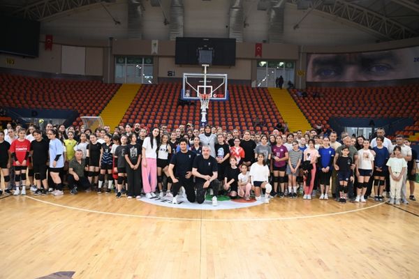 Mamak’ta voleybol altyapı seçmelerine 450 sporcu adayı katıldı<