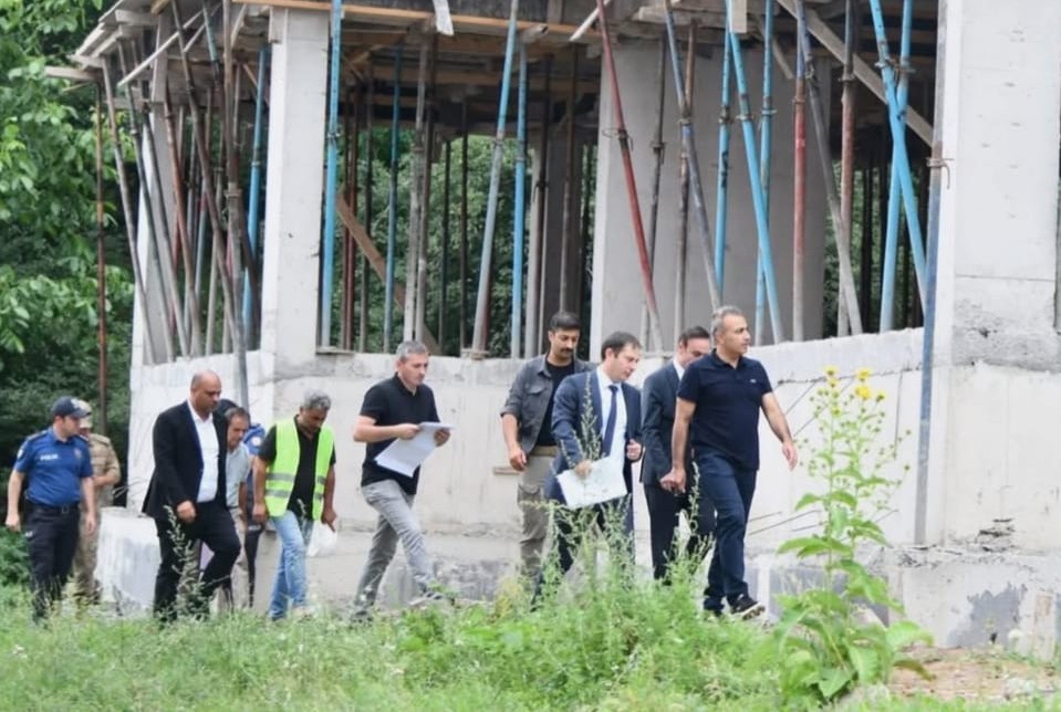 Posof'ta Gençlik Merkezi inşaatı yerinde incelendi