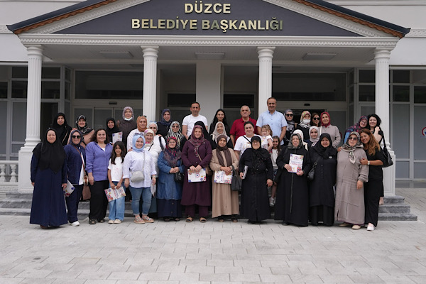 Düzce'de hayata geçirilen yatırımlar düzenlenen gezi programıyla tanıtıldı<