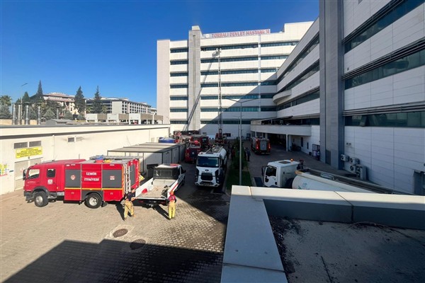 İzmir İtfaiyesi, Torbalı’daki hastane yangınını kontrol altına aldı<