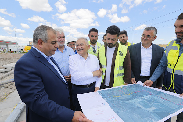 Başkan Büyükkılıç, yağmur suyu altyapı çalışmalarını inceledi<