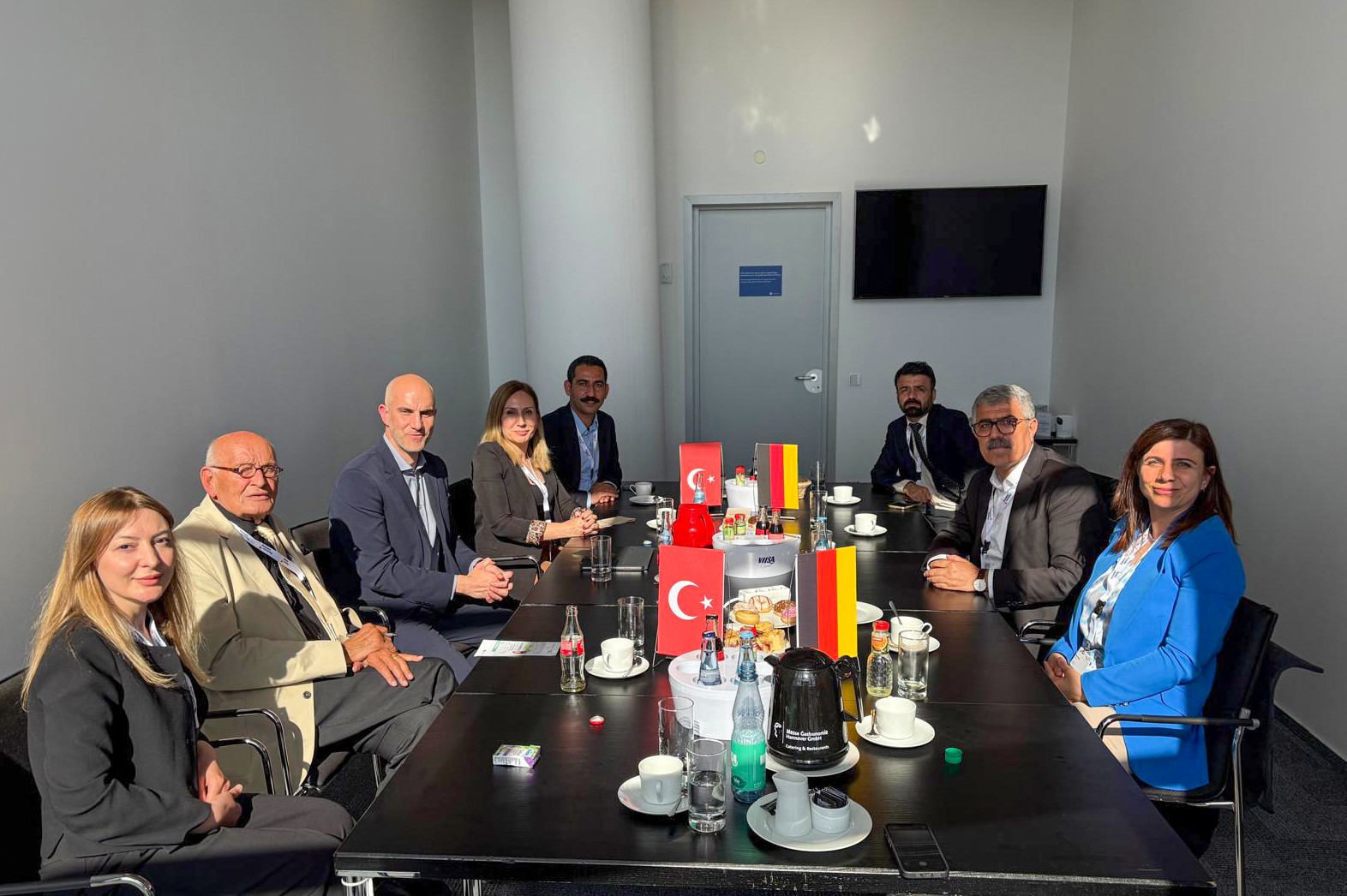 Eş Başkan Bucak, Hannover Belediyesi Başkanı Onay ile buluştu<