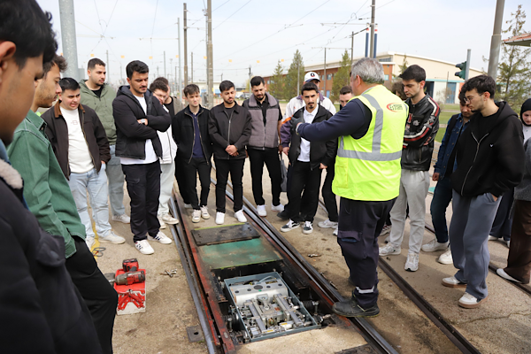 Eskişehir Teknik Üniversitesi öğrencileri ESTRAM’ı ziyaret etti<