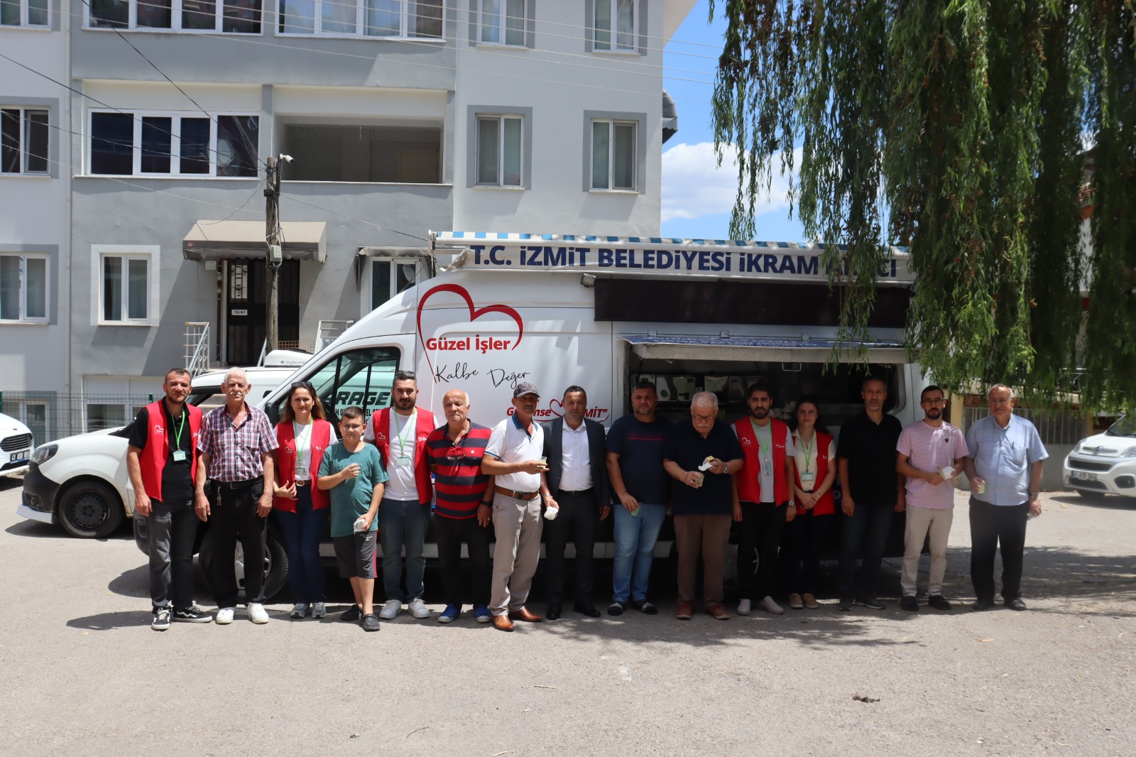 İzmit Belediyesinin Cuma Buluşmaları 28 Haziran Mahallesi’nde devam etti<