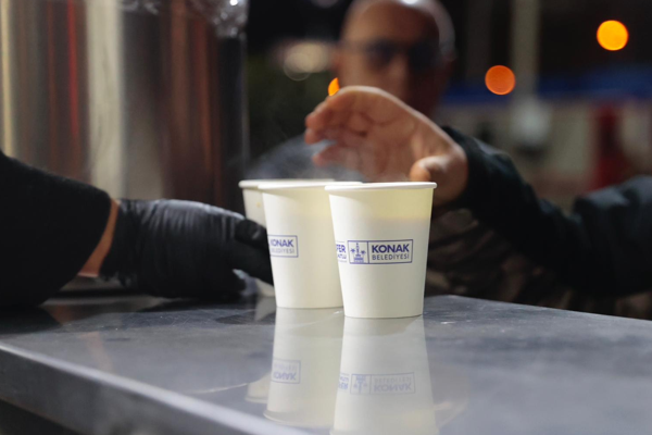 Konak Belediyesi’nden sıcak çorba ikramı<