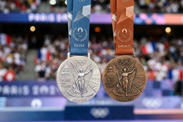 Türkiye’ye, atletizm 4x100 metre bayrak yarışlarında iki madalya <