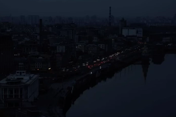 Cumartesi günü Ukrayna'nın birçok şehri ve komşu Moldova'da elektrik kesintileri yaşandı<