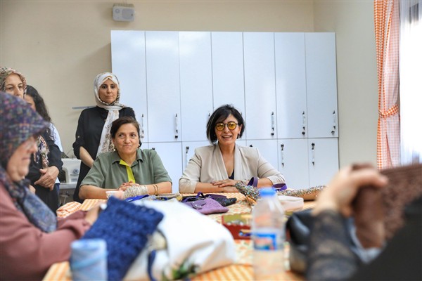 Eş Başkan Sincar, kadın kursiyerleri ziyaret etti<