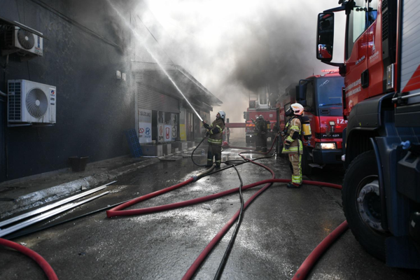 Buca’da Sanayi Sitesi’nde yangın<