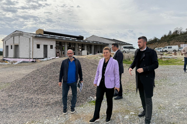 Başkan Hürriyet, Dost Pati Yaşam Alanı’ndaki çalışmaları inceledi