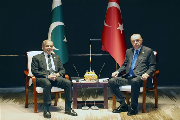 Cumhurbaşkanı Erdoğan, Pakistan Başbakanı Şahbaz Şerif ile görüştü<