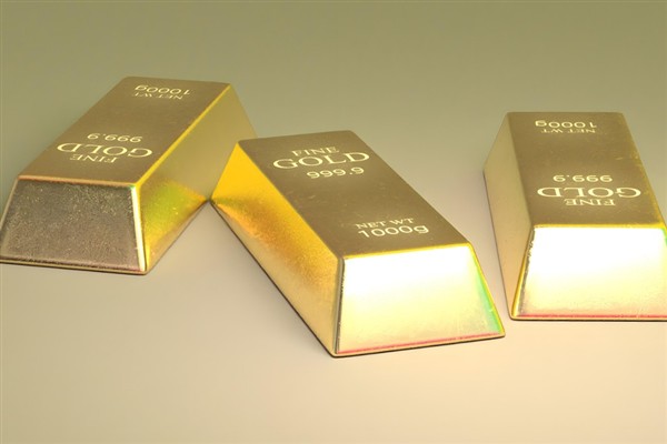 Fed'in ihtiyatlı tutumu etkisiyle altın yüzde 2'nin üzerinde düştü<