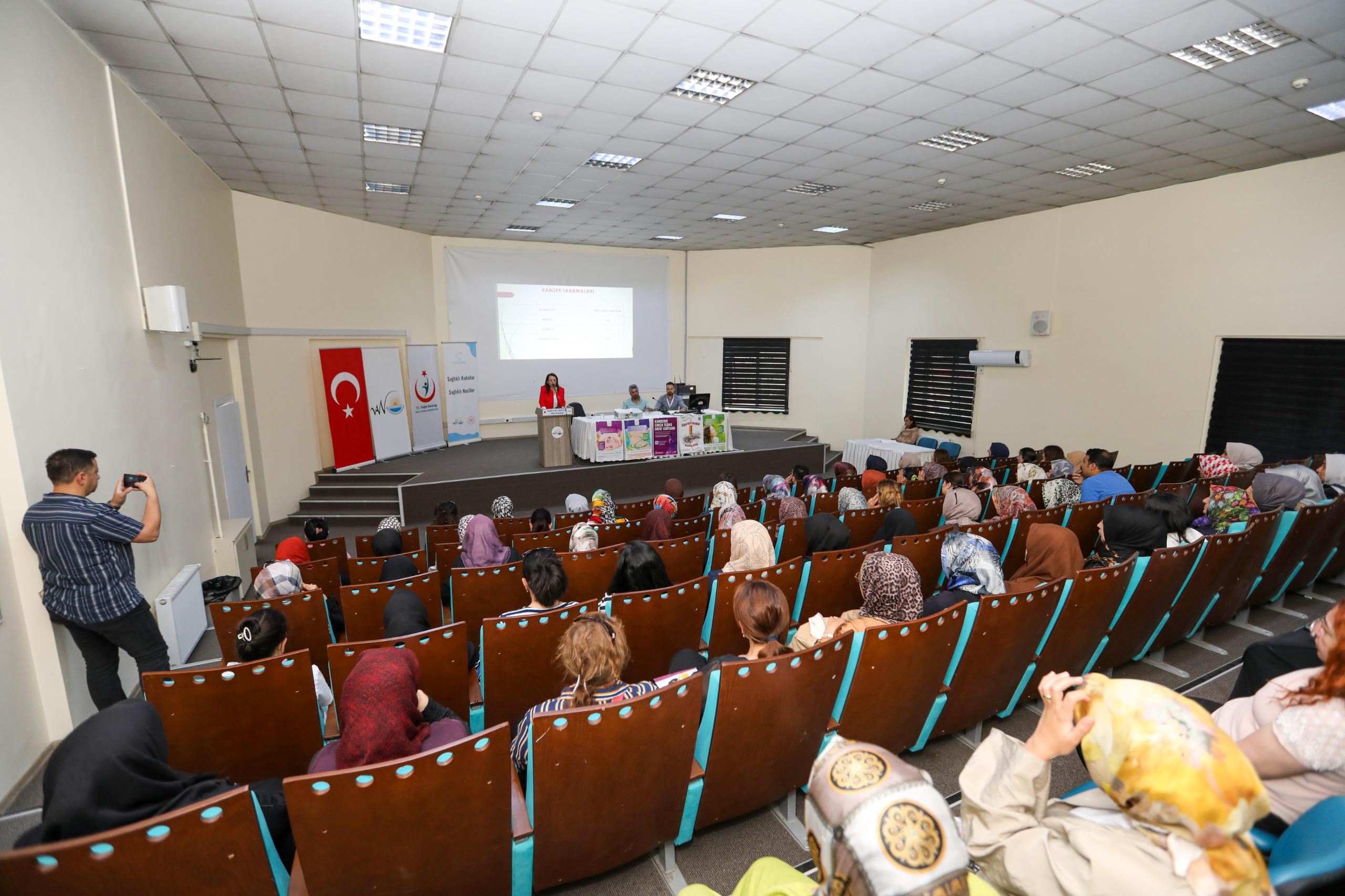 “Sağlıklı Kadınlar, Sağlıklı Nesiller” semineri düzenlendi<
