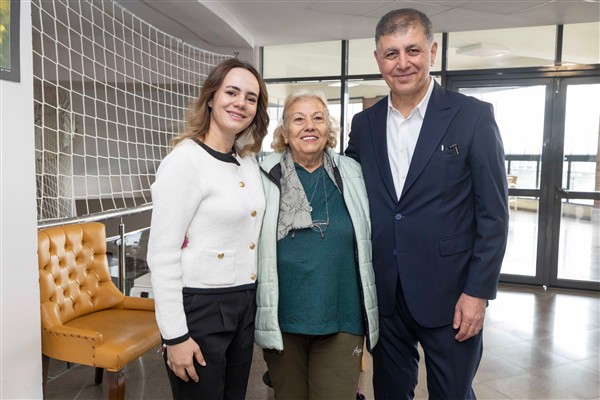 Başkan Tugay, huzurevi sakinleriyle bayramlaştı<