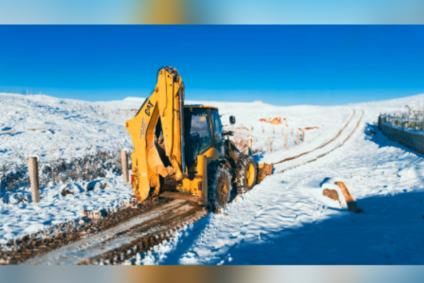 Batman'da yoğun kar yağışına karşı mücadele devam ediyor<