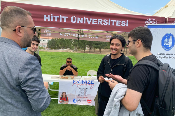 Çorum Belediyesi üniversite öğrencilerini kampüste karşılıyor<