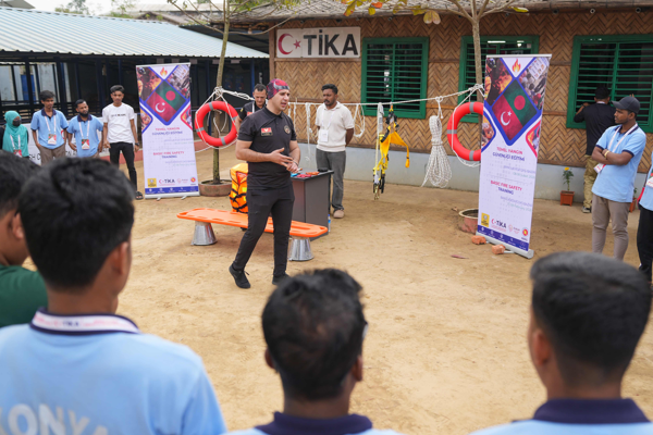 Arakanlı mültecilere afet eğitimi verildi <